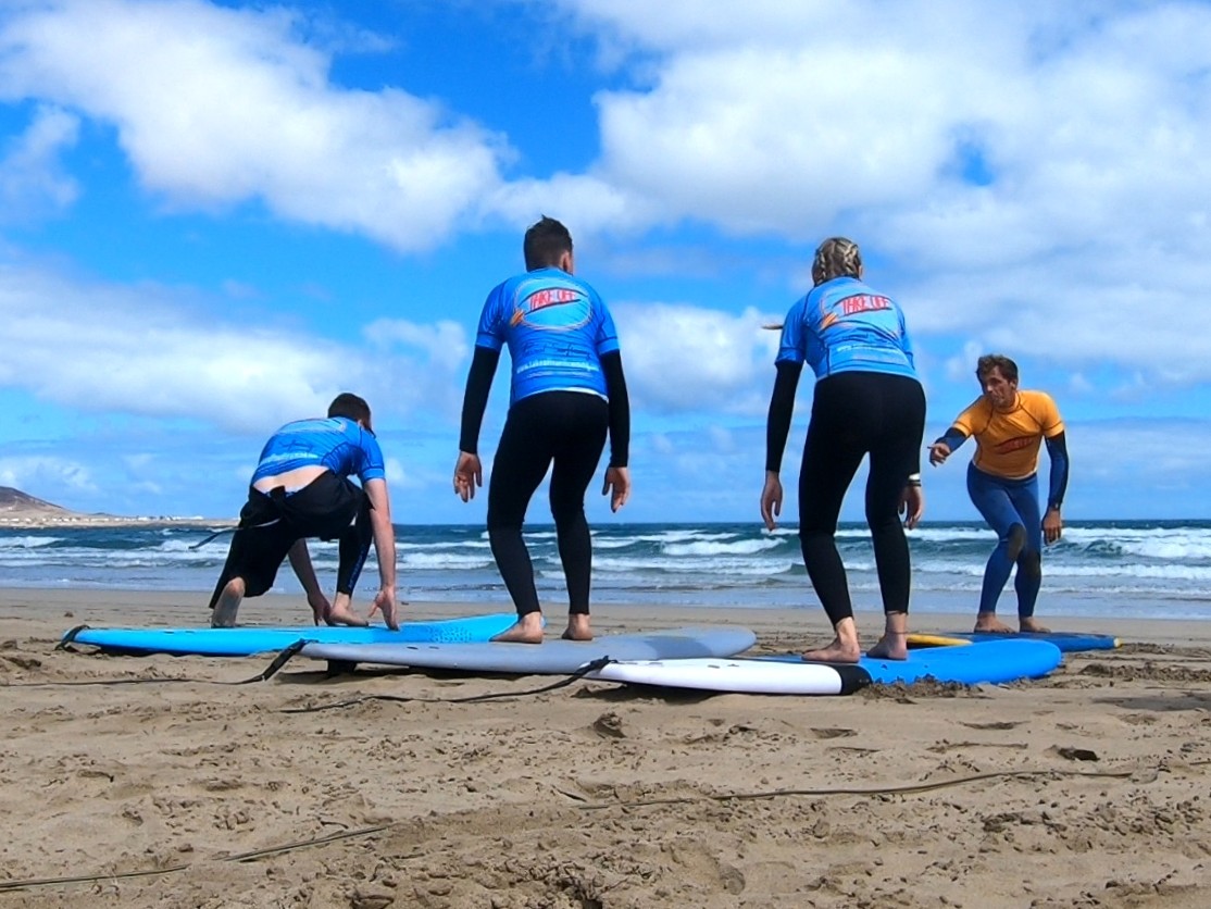Surfskate lesson with Take Off Personal Surftraining in Lanzarote, focused on balance, posture and turning mechanics.