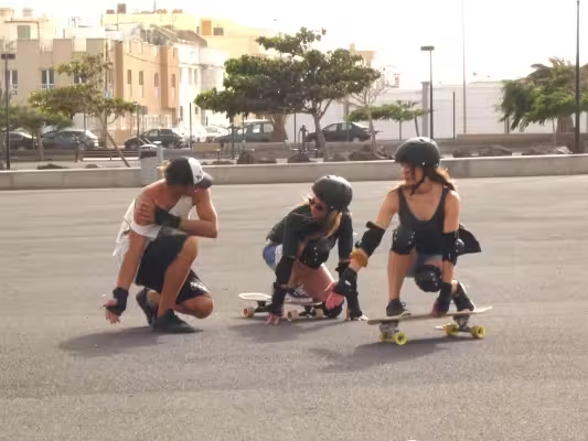 Surfskate lesson with Take Off Personal Surftraining in Lanzarote, focused on balance, posture and turning mechanics.