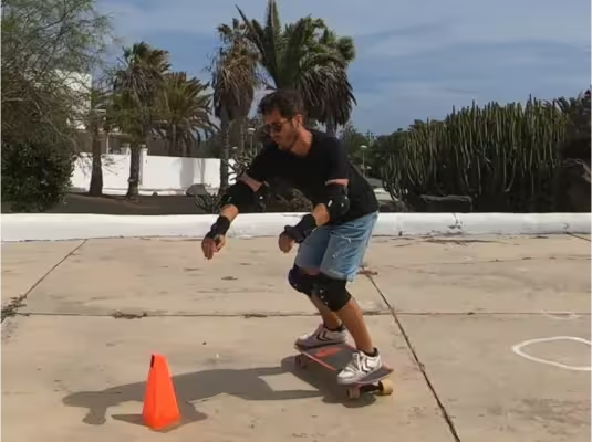 Surfskate lesson with Take Off Personal Surftraining in Lanzarote, focused on balance, posture and turning mechanics.
